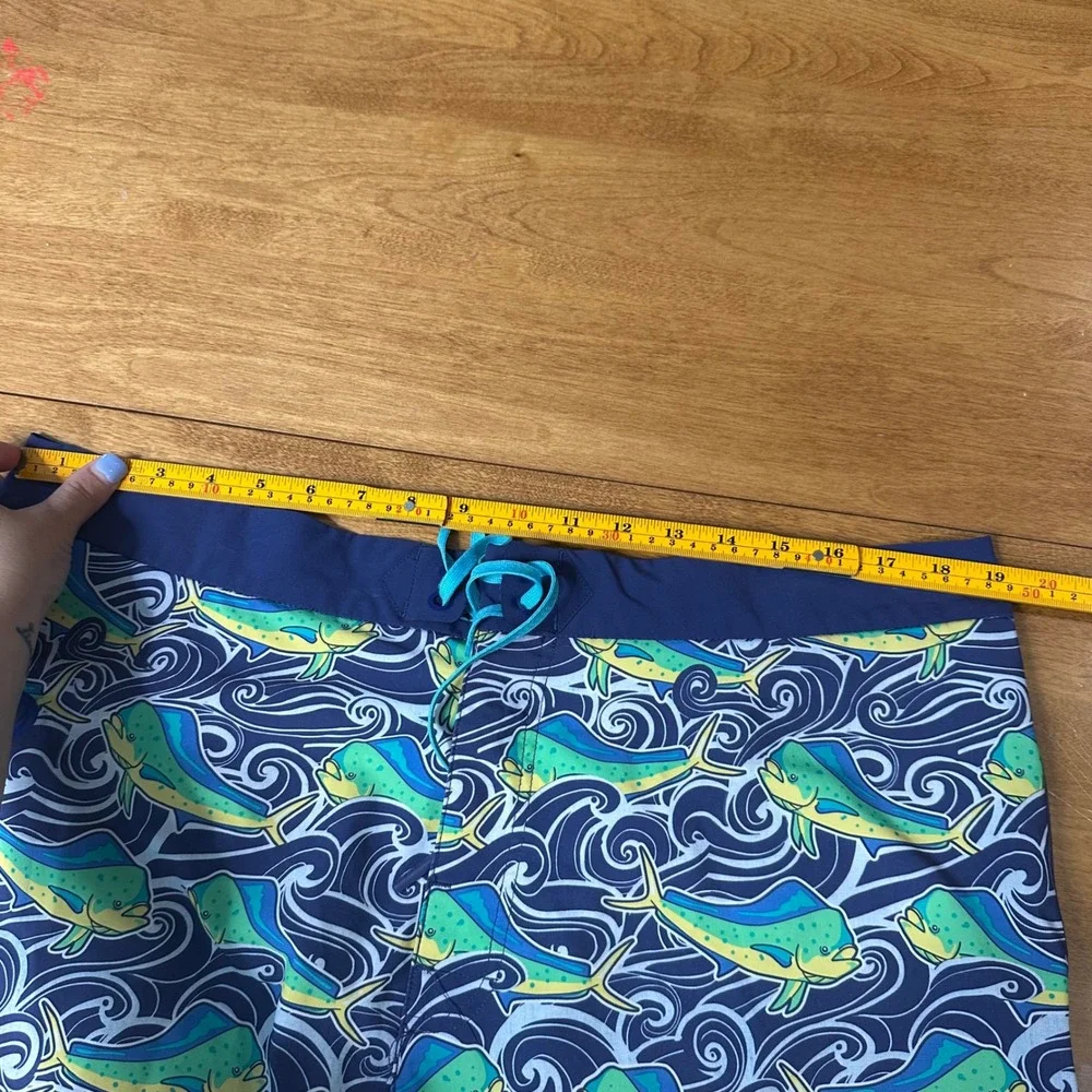 Vineyard Vines Mens 38 Board Shorts Dolphin Fish Performance Swim Trunks Pockets